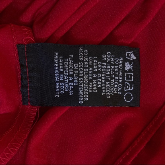 Red floor length evening gown. Great for weddings and galas. - Picture 11 of 11